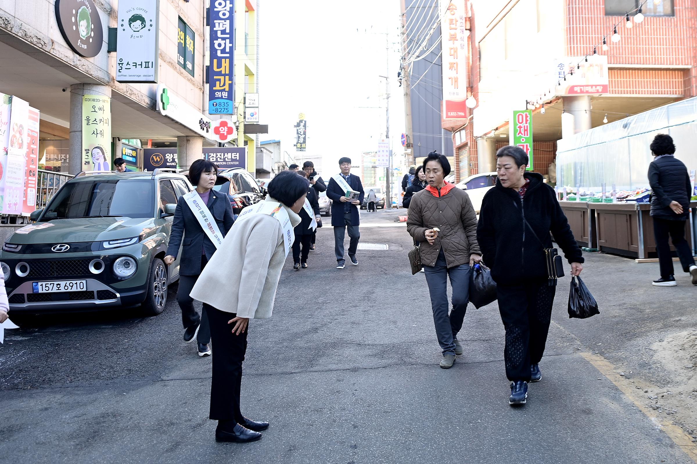 연천군의회, 설맞이 군민 찾아 위문