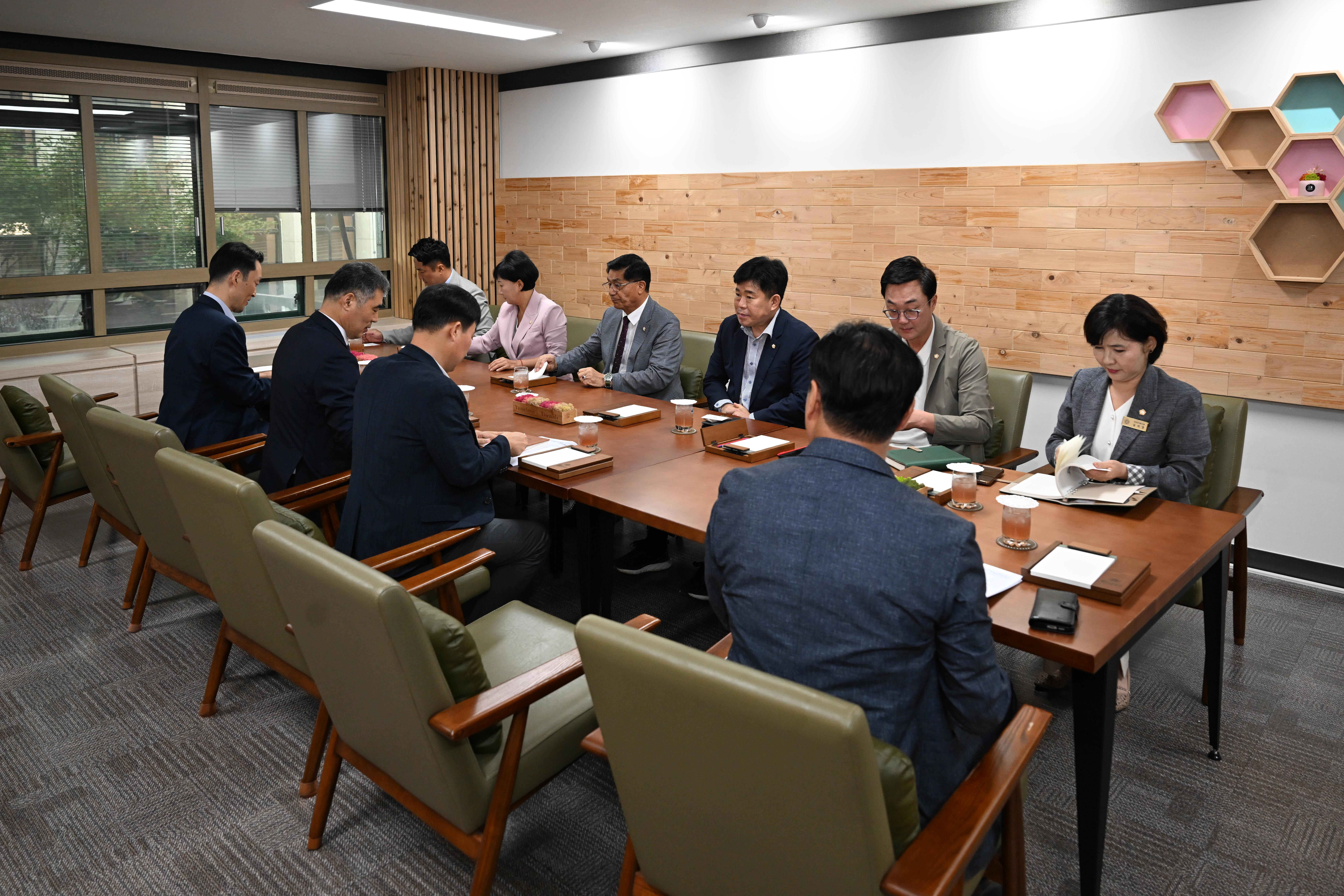 연천군 신임교육장 의회방문